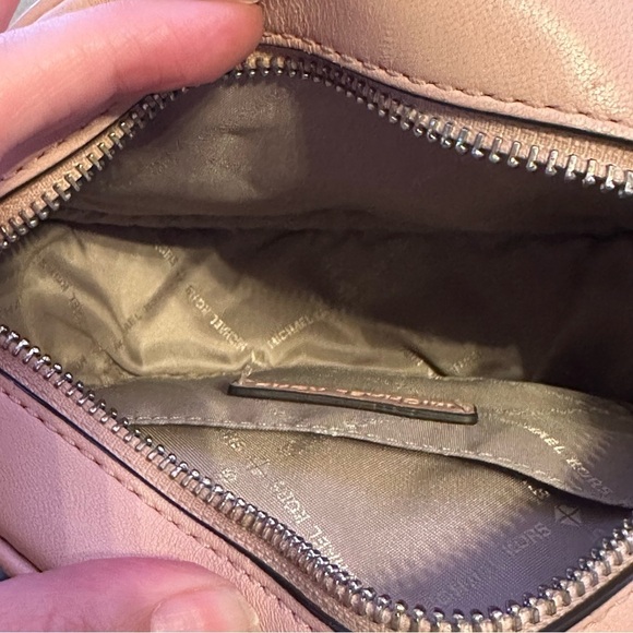 MK Quilted Pink Leather CrossBody Michael Kors - Picture 6 of 8